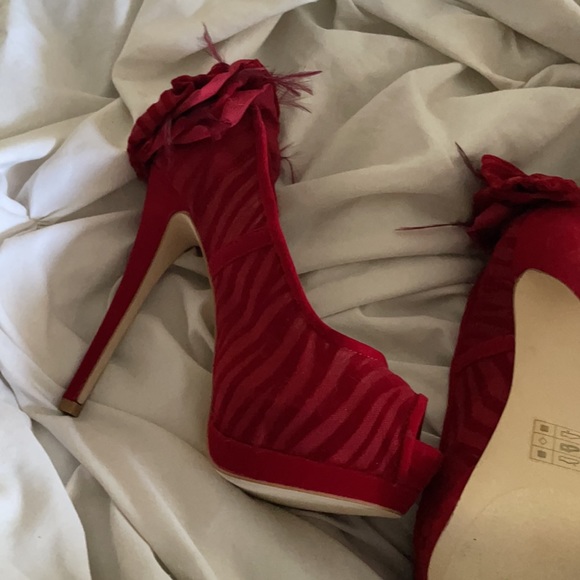 Red Nikole heels - Picture 6 of 10